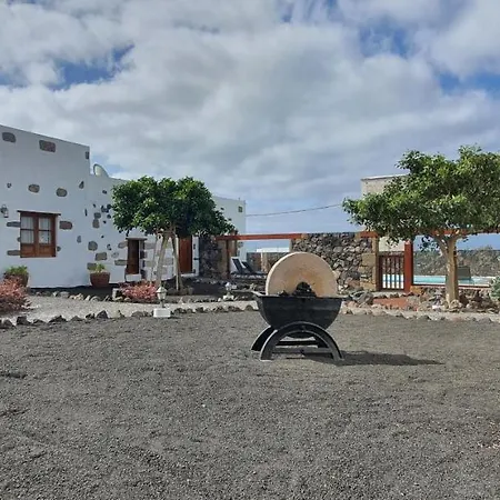 Caserío Leandro Villa Tías