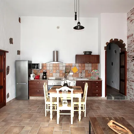 Caserio Leandro Villa Tías